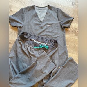 Figs women’s scrub set Large